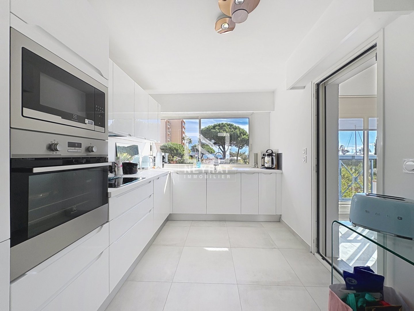 APPARTEMENT T2 A VENDRE - FREJUS - 75.72 m2 - 577000€