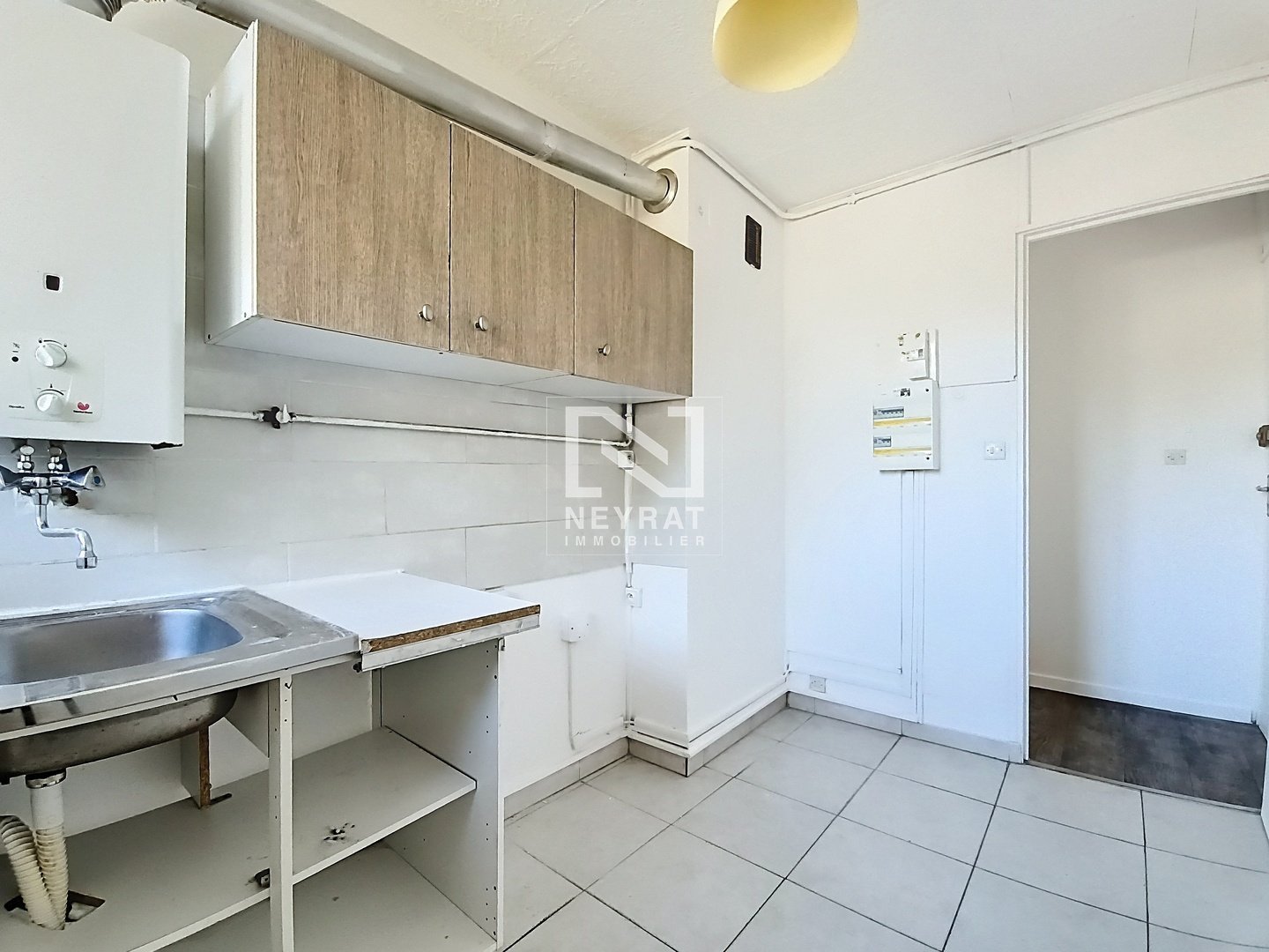 type 2 A VENDRE - FREJUS - 40.65 m2 - 115�000�&euro;