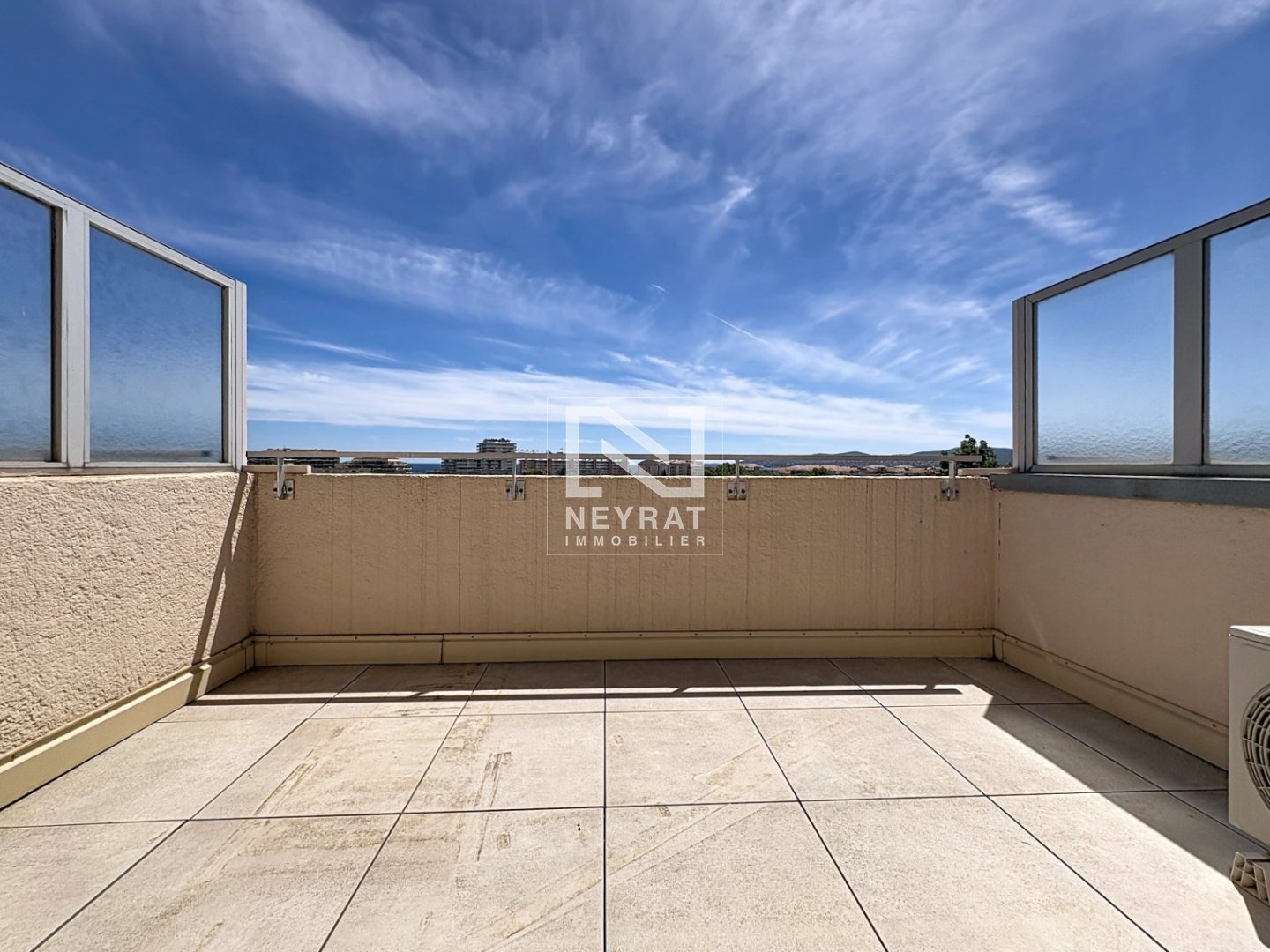 APPARTEMENT T2 A VENDRE - FREJUS - 57.81 m2 - 249 000 &euro;
