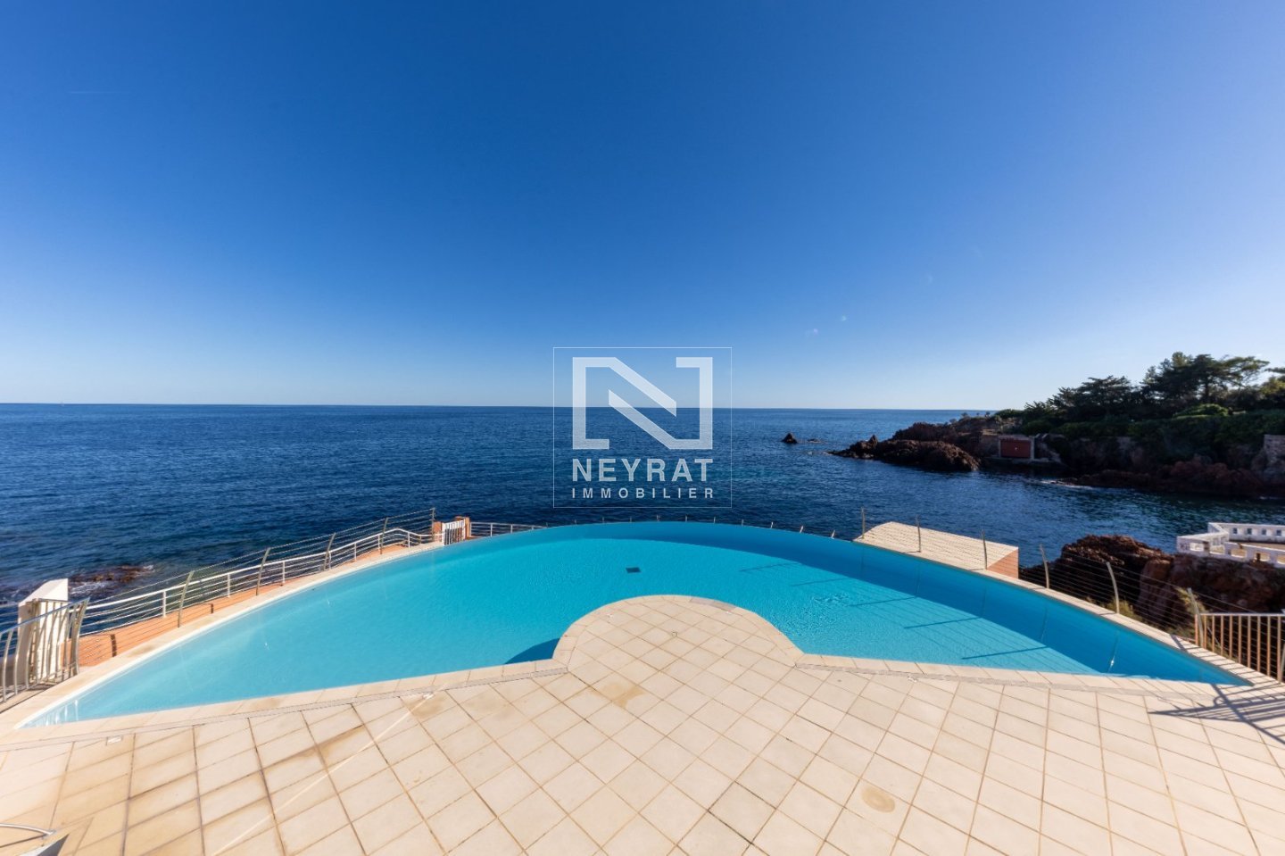 APPARTEMENT T2 - LE TRAYAS - 52.1 m2 - VENDU