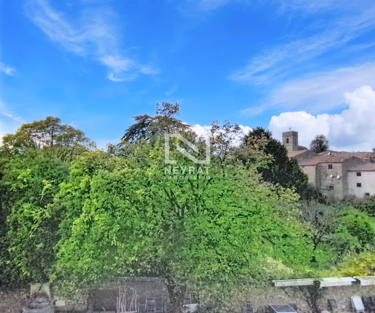 APPARTEMENT / SALON / CHAMBRE /VUE A VENDRE - MONTAUROUX - 45 m2 - 120000€