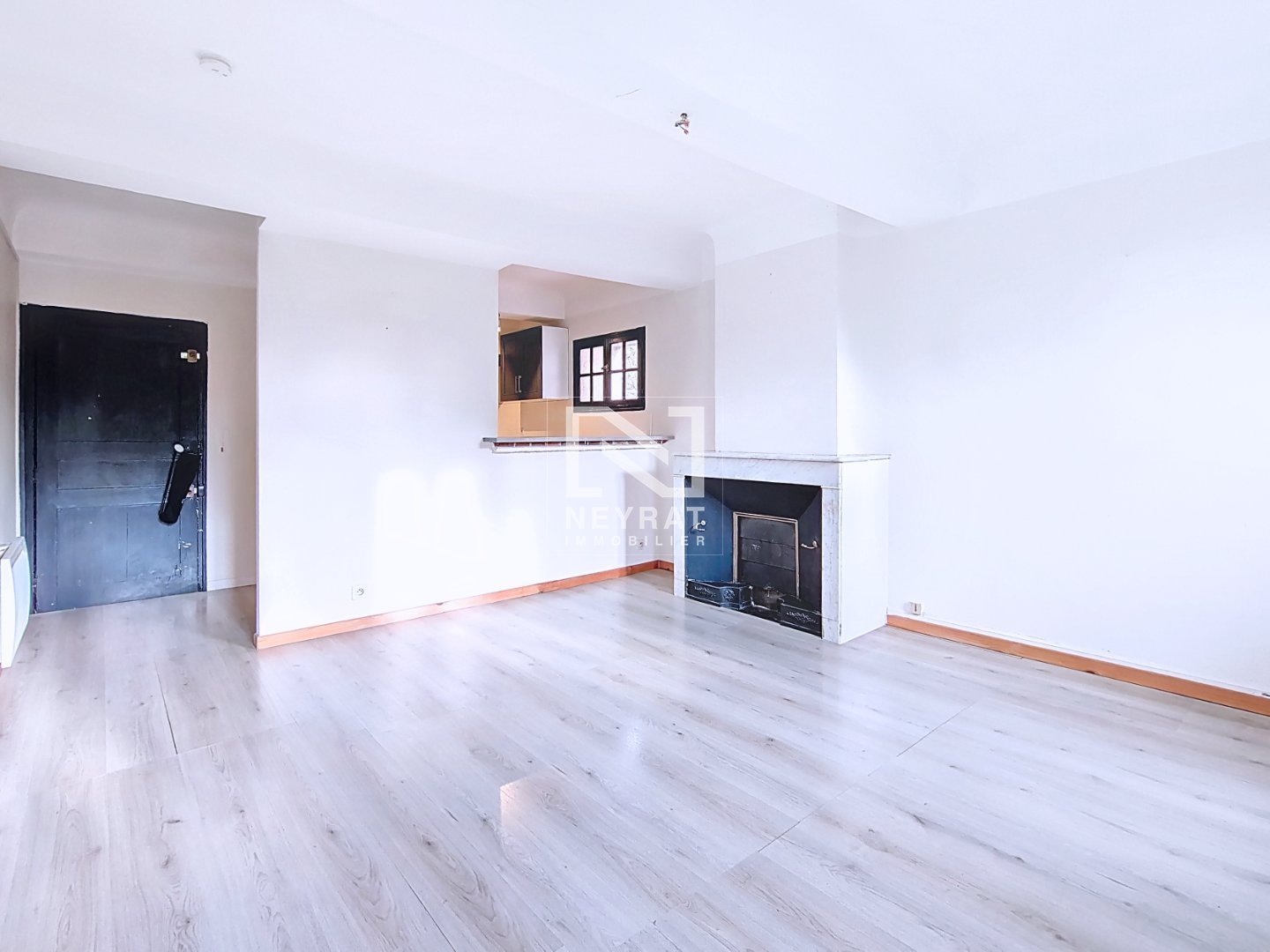 APPARTEMENT / SALON / CHAMBRE /VUE A VENDRE - MONTAUROUX - 45 m2 - 120000€