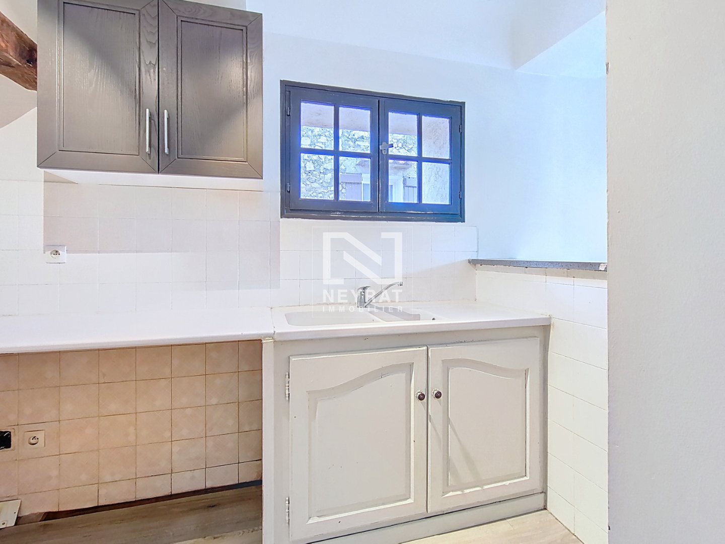 APPARTEMENT / SALON / CHAMBRE /VUE A VENDRE - MONTAUROUX - 45 m2 - 120000€