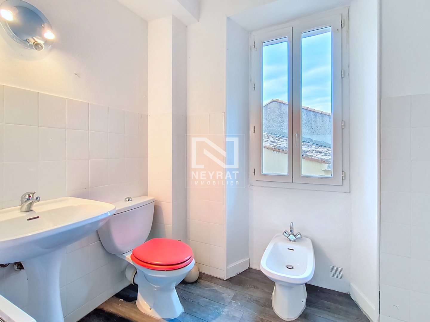 APPARTEMENT / SALON / CHAMBRE /VUE A VENDRE - MONTAUROUX - 45 m2 - 120000€