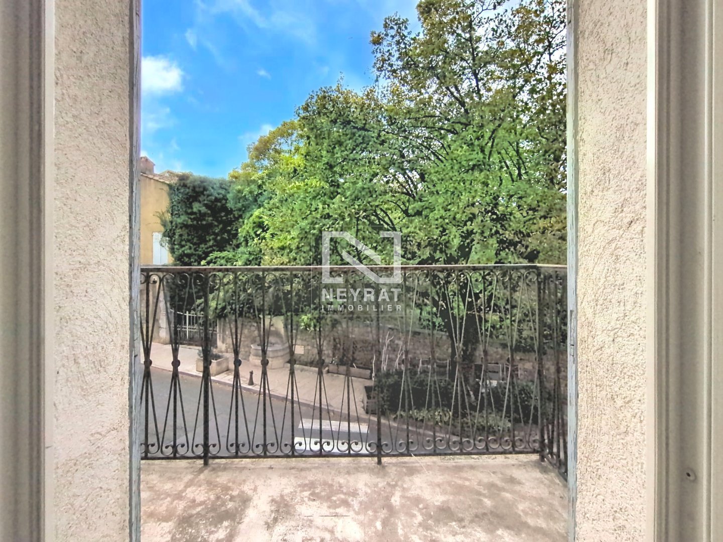 APPARTEMENT/ BALCON/ CHAMBRE / LUMINEUX A VENDRE - MONTAUROUX - 46 m2 - 130000€