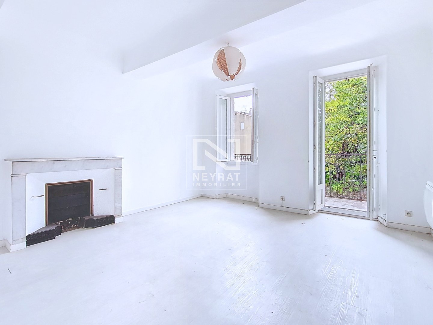 APPARTEMENT/ BALCON/ CHAMBRE / LUMINEUX A VENDRE - MONTAUROUX - 46 m2 - 130000€