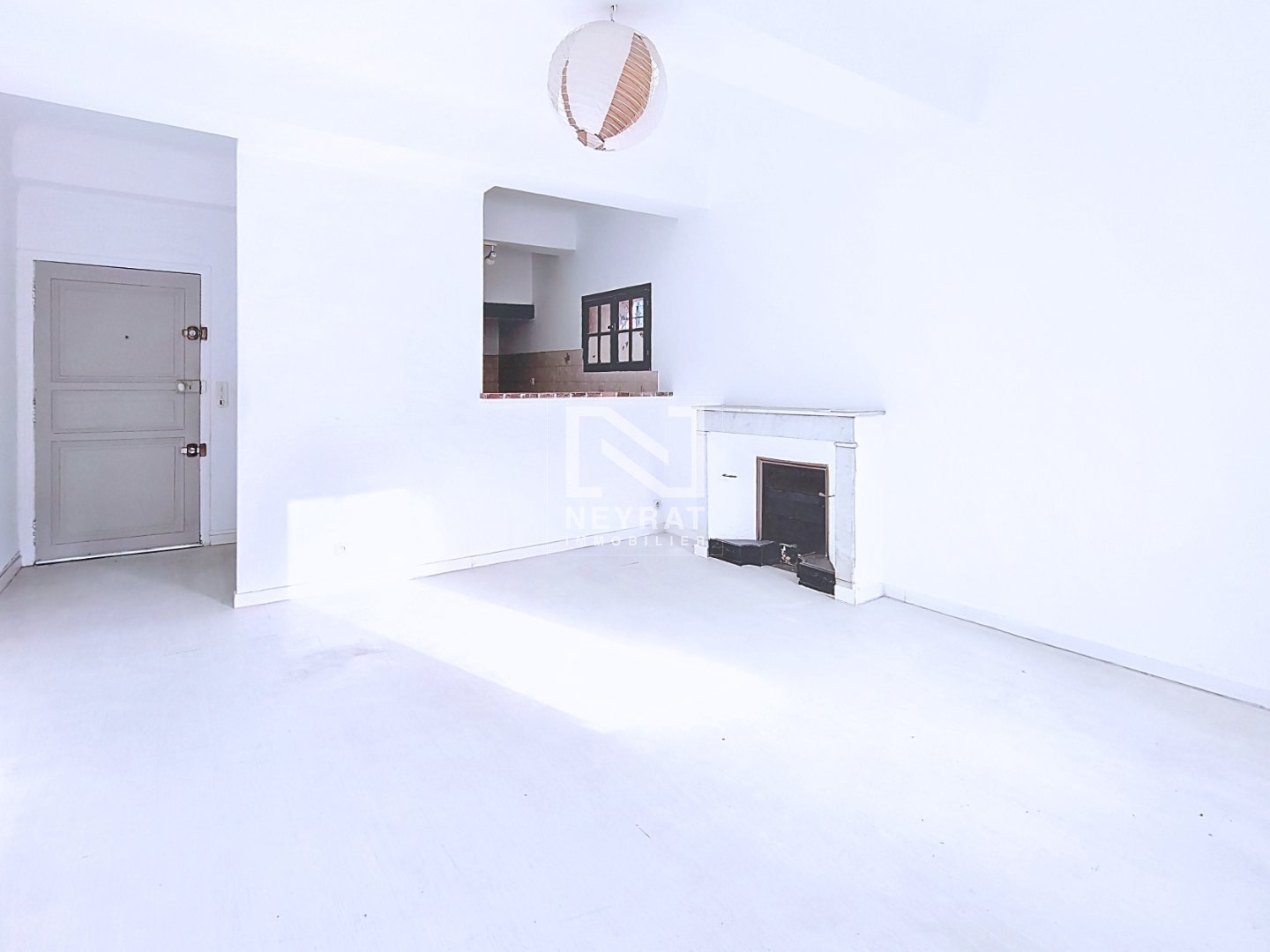 APPARTEMENT/ BALCON/ CHAMBRE / LUMINEUX A VENDRE - MONTAUROUX - 46 m2 - 130000€