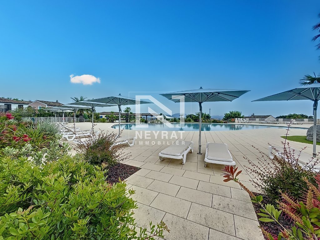 Roquebrune sur Argens le Golf appartement avec vue d�gag�e sur le Rocher