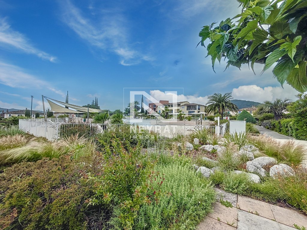 Roquebrune sur Argens le Golf appartement avec vue d�gag�e sur le Rocher