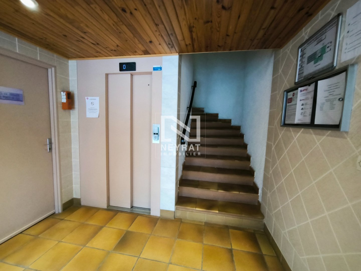 2 A VENDRE - ST RAPHAEL Proximité centre - 44.74 m2 - 238 000 &euro;