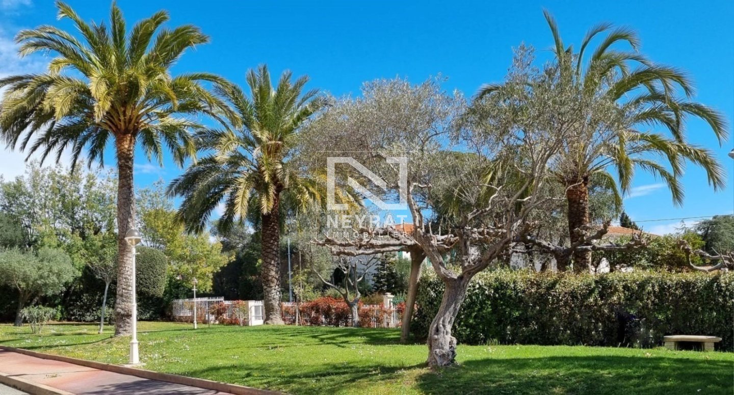 SAINT RAPHAEL PROCHE MER ET CENTRE