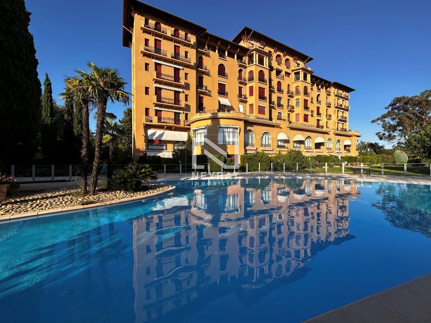 Appartement dans rsidence de Prestige A VENDRE - ST RAPHAEL - 60.7 m2 - 399000€