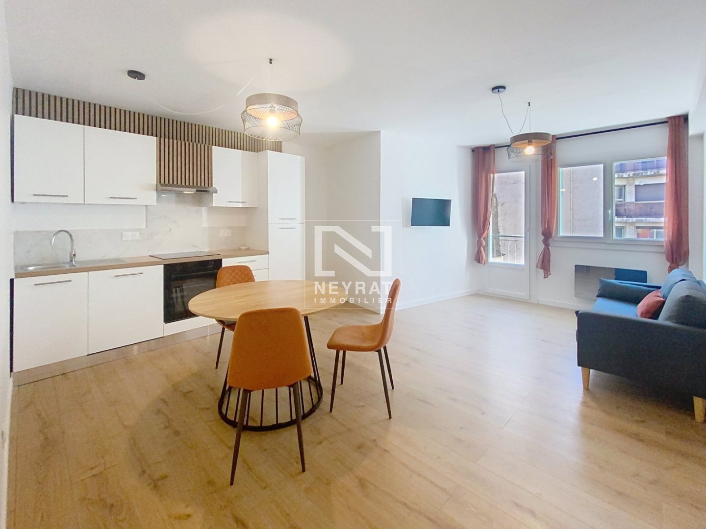 APPARTEMENT T2 A VENDRE - ST RAPHAEL - 48 m2 - 243200€