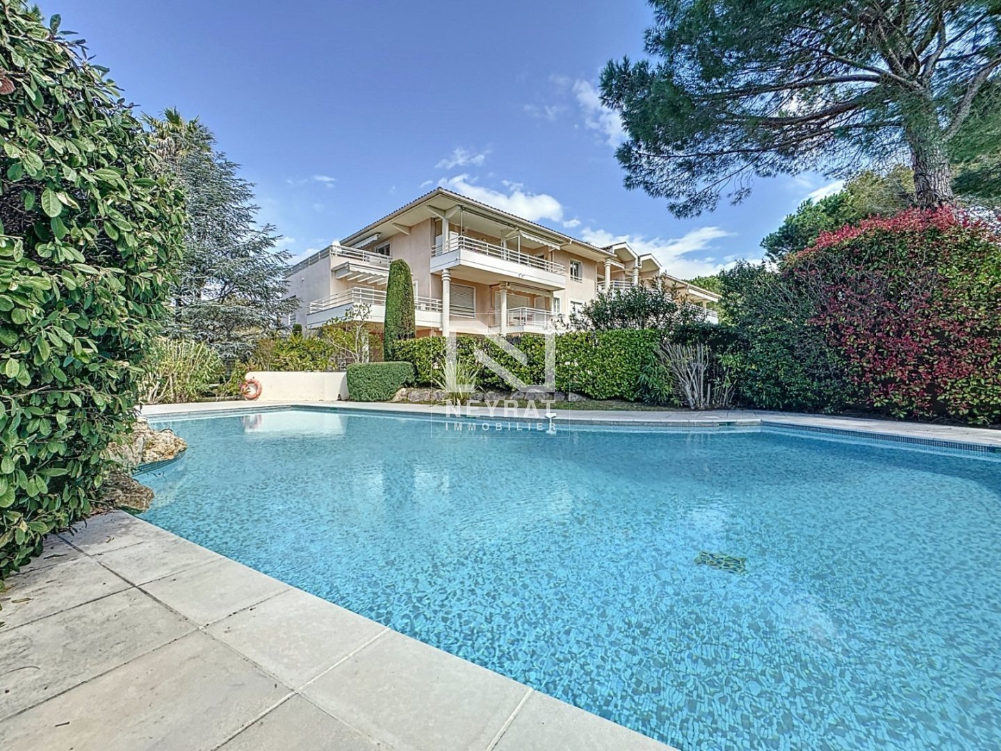 Saint Raphael bordure du golf