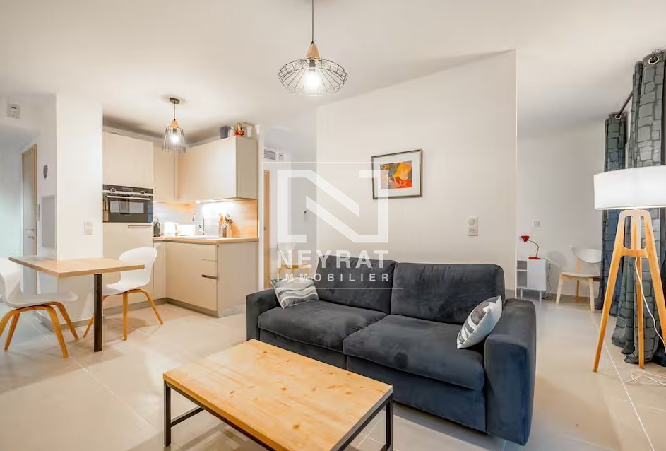 Appartement T2 de 40 m² au cœur de Saint-Tropez, place des Lices.
