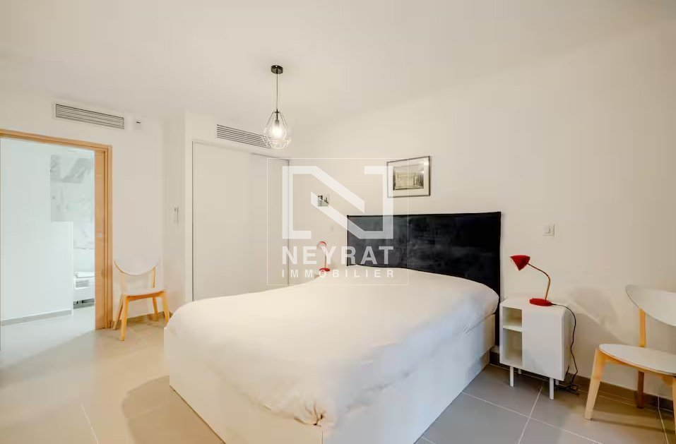 Appartement T2 de 40 m² au cœur de Saint-Tropez, place des Lices.
