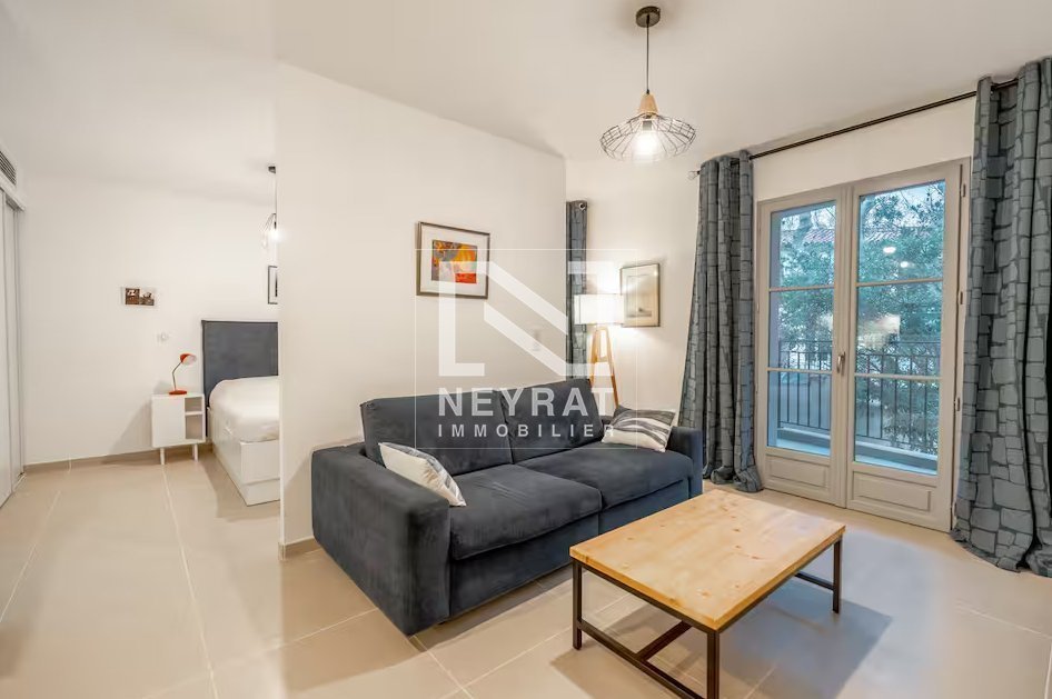 Appartement T2 de 40 m² au cœur de Saint-Tropez, place des Lices.