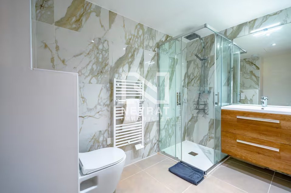 Appartement T2 de 40 m² au cœur de Saint-Tropez, place des Lices.