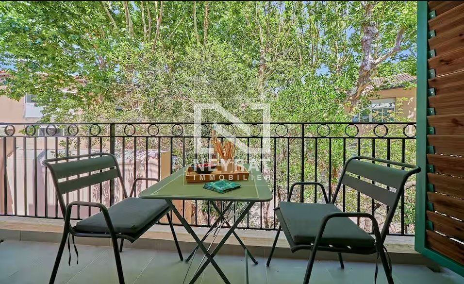 Appartement T2 de 40 m² au cœur de Saint-Tropez, place des Lices.