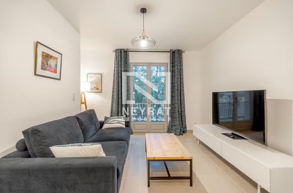 Appartement T2 de 40 m² au cœur de Saint-Tropez, place des Lices.