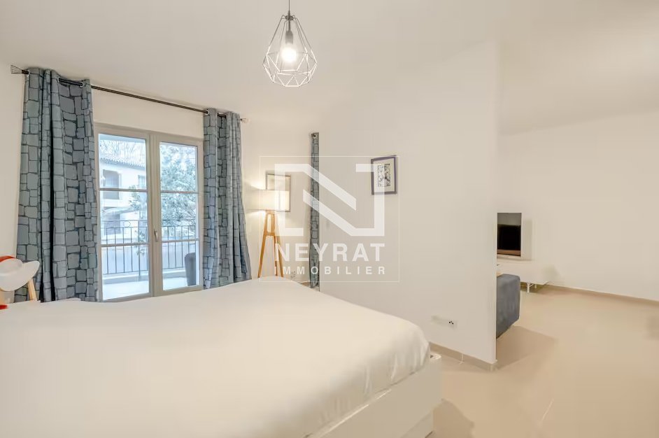 Appartement T2 de 40 m² au cœur de Saint-Tropez, place des Lices.