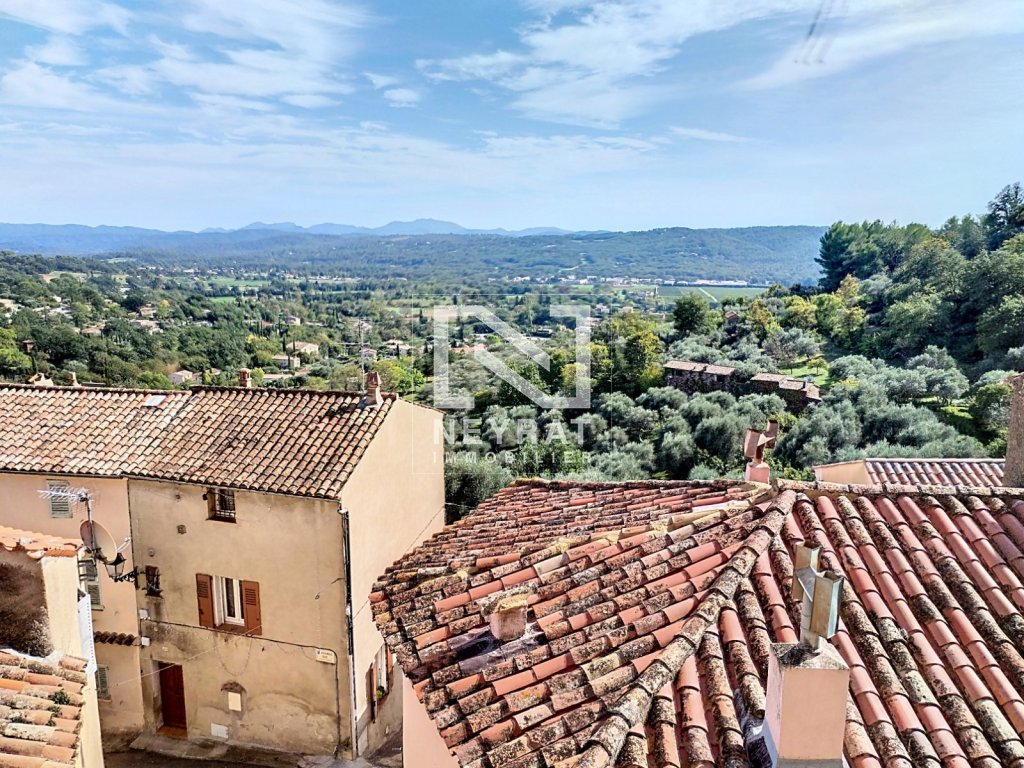 TOURRETTES -APPARTEMENT - VUE IMPRENABLE - LUMINEUX