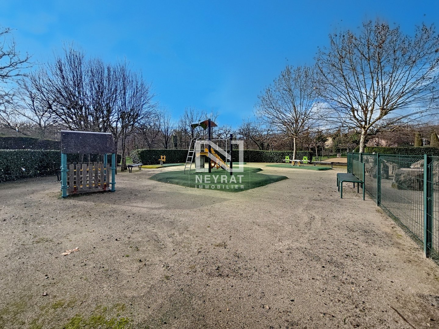 MAISON  MITOYENNE   REZ DE JARDIN A VENDRE - TOURRETTES - 37 m2 - 213�000�&euro;