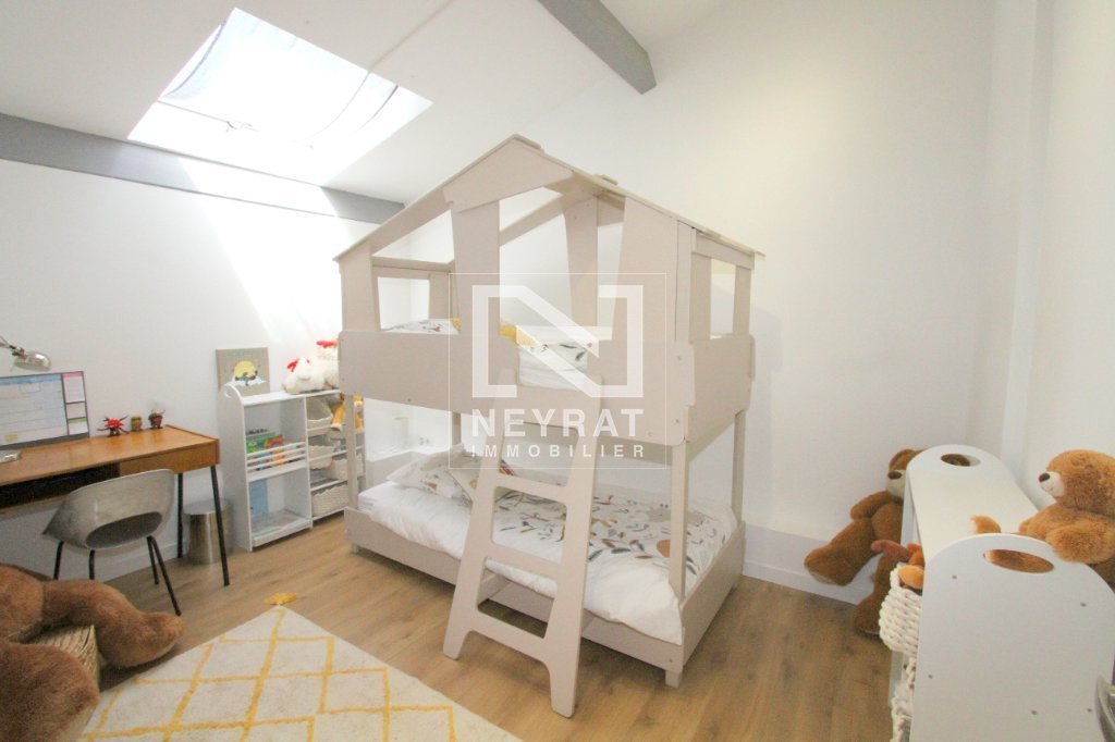 T3 meublé A LOUER - CALLIAN - 63 m2 - 983 &euro; charges comprises par mois