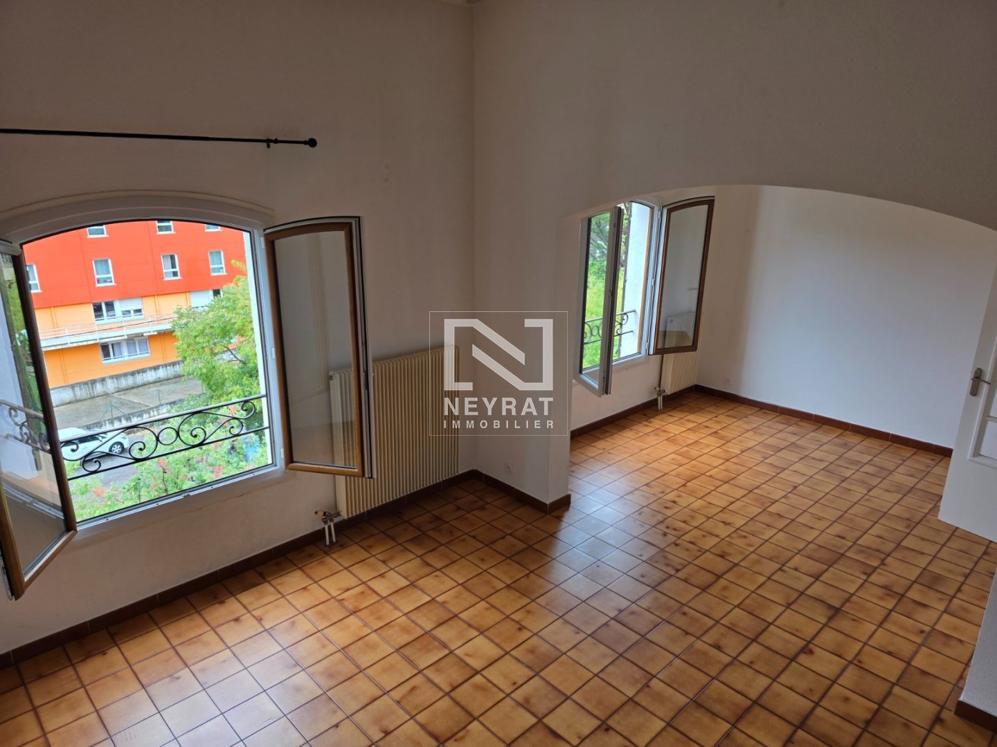 DRAGUIGNAN LOCATION 2P + MEZZANINE