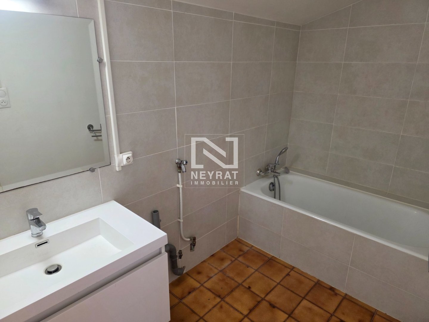 DRAGUIGNAN LOCATION 2P + MEZZANINE