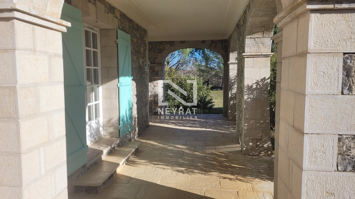 Trois pi�ces + terrasse + garage