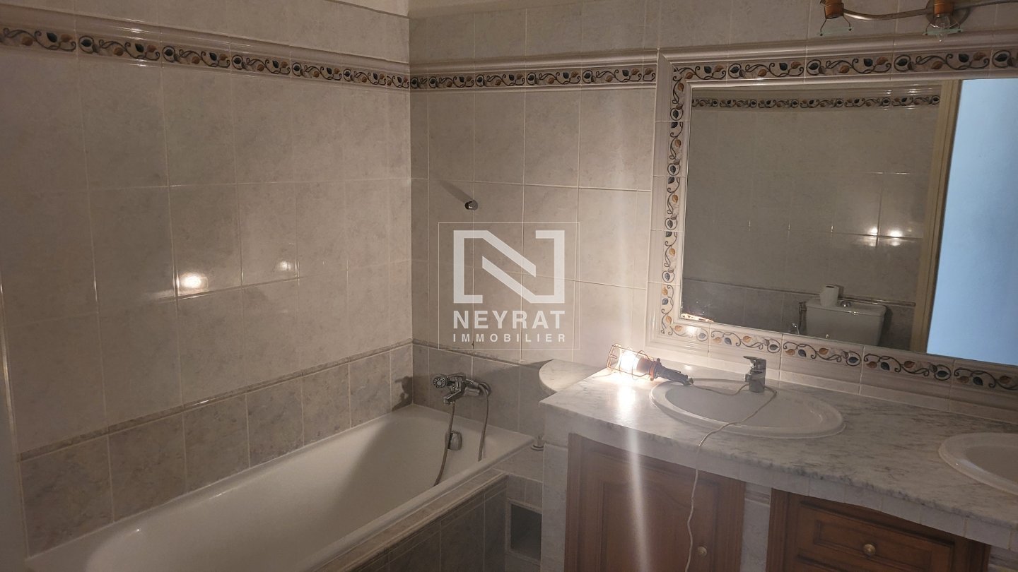 Trois pi�ces + terrasse + garage