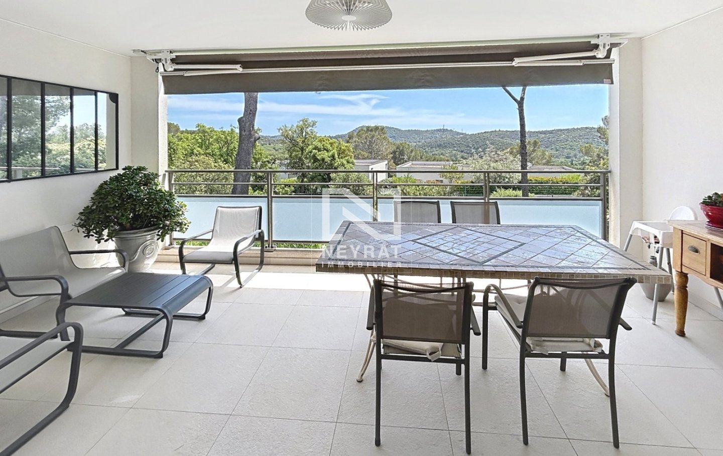APPARTEMENT DERNIER ETAGE