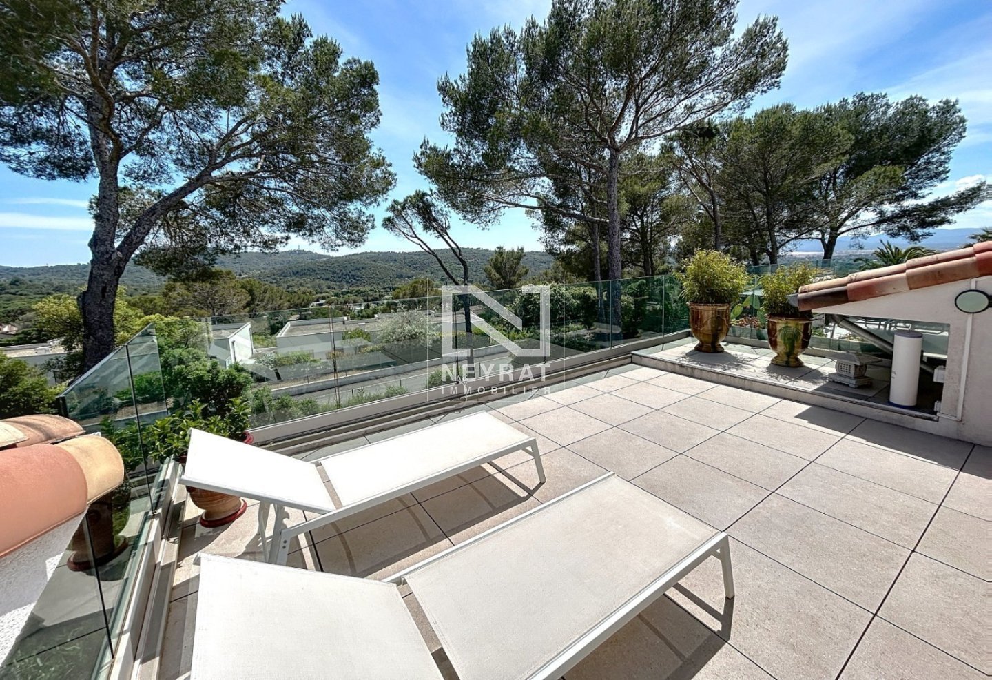 APPARTEMENT DERNIER ETAGE