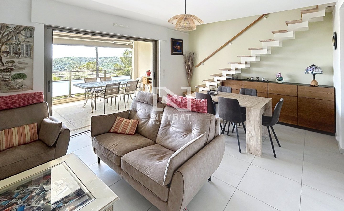 APPARTEMENT DERNIER ETAGE