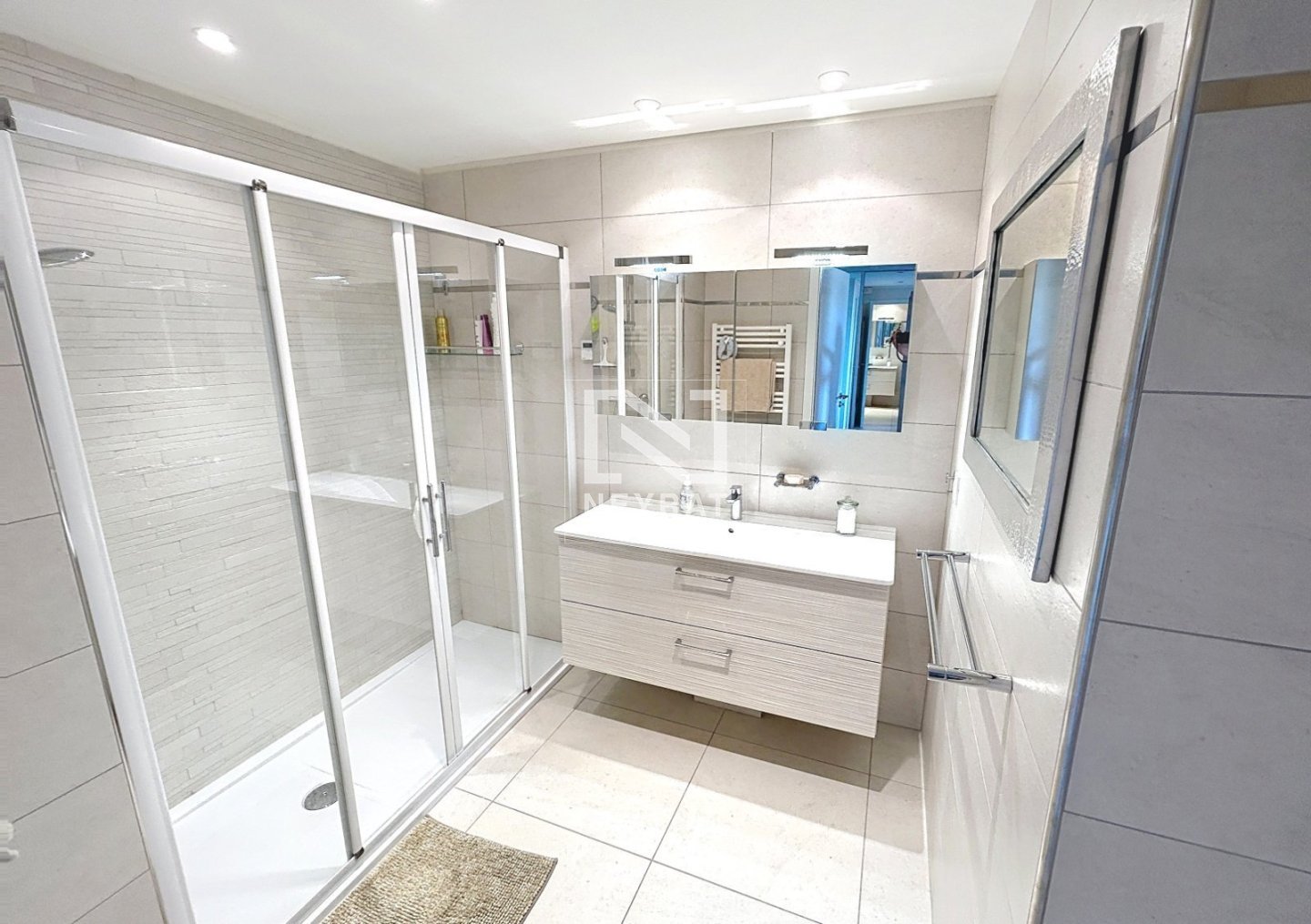 APPARTEMENT DERNIER ETAGE