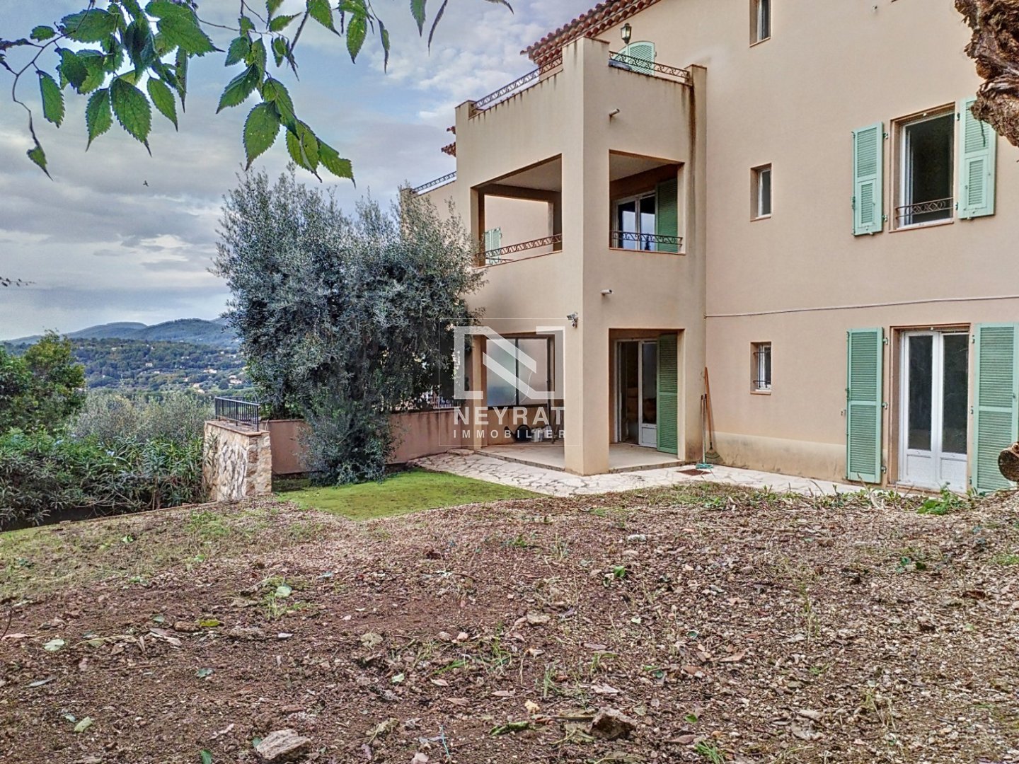 FAYENCE APPARTEMENT AVEC JARDIN ET GARAGE