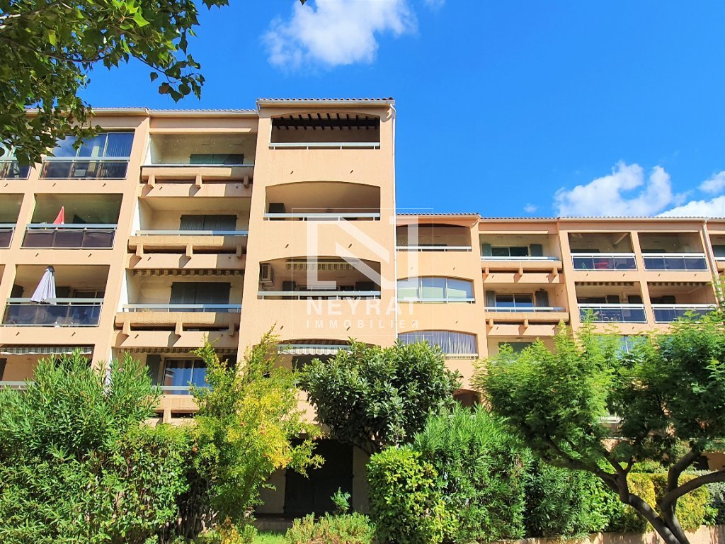 APPARTEMENT T3 - FREJUS - 72.04 m2 - 327000€