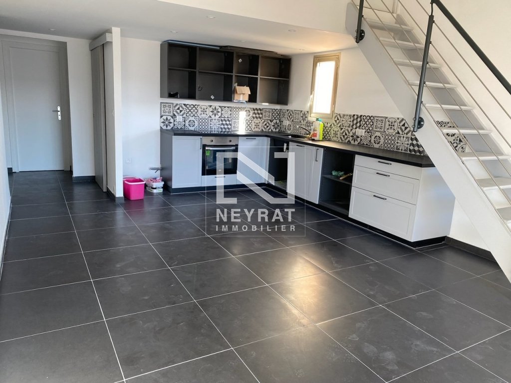 APPARTEMENT T3 - FREJUS - 72.04 m2 - 327000€