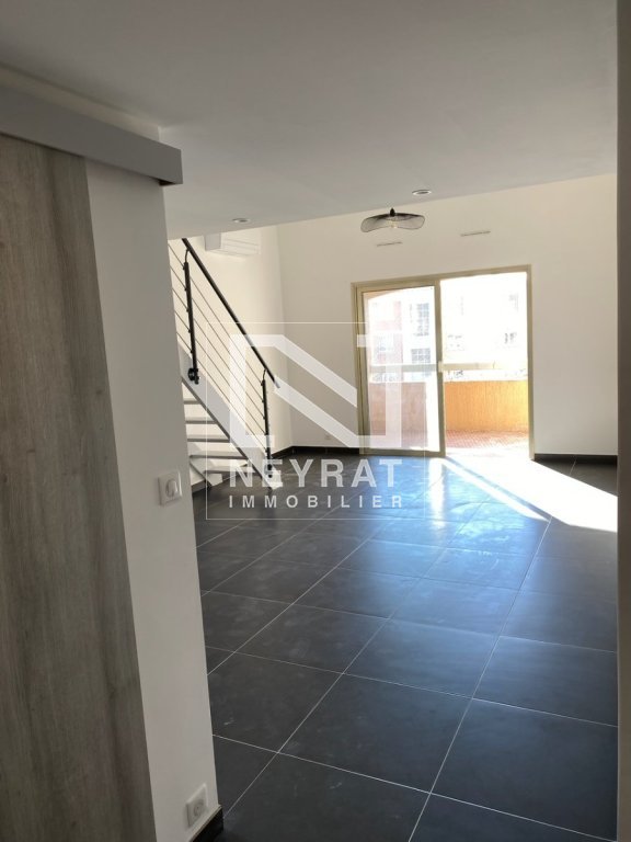 APPARTEMENT T3 - FREJUS - 72.04 m2 - 327000€