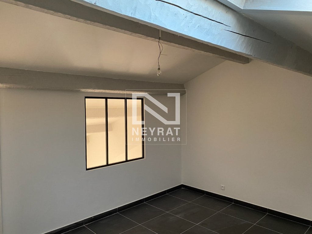 APPARTEMENT T3 - FREJUS - 72.04 m2 - 327000€