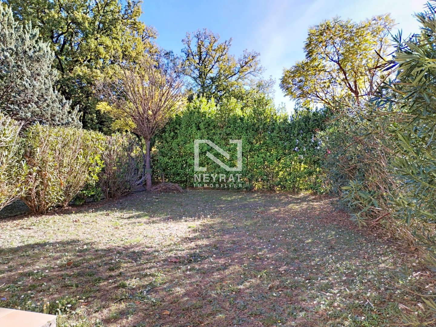 MONTAUROUX - DUPLEX AVEC JARDIN D environ 100M