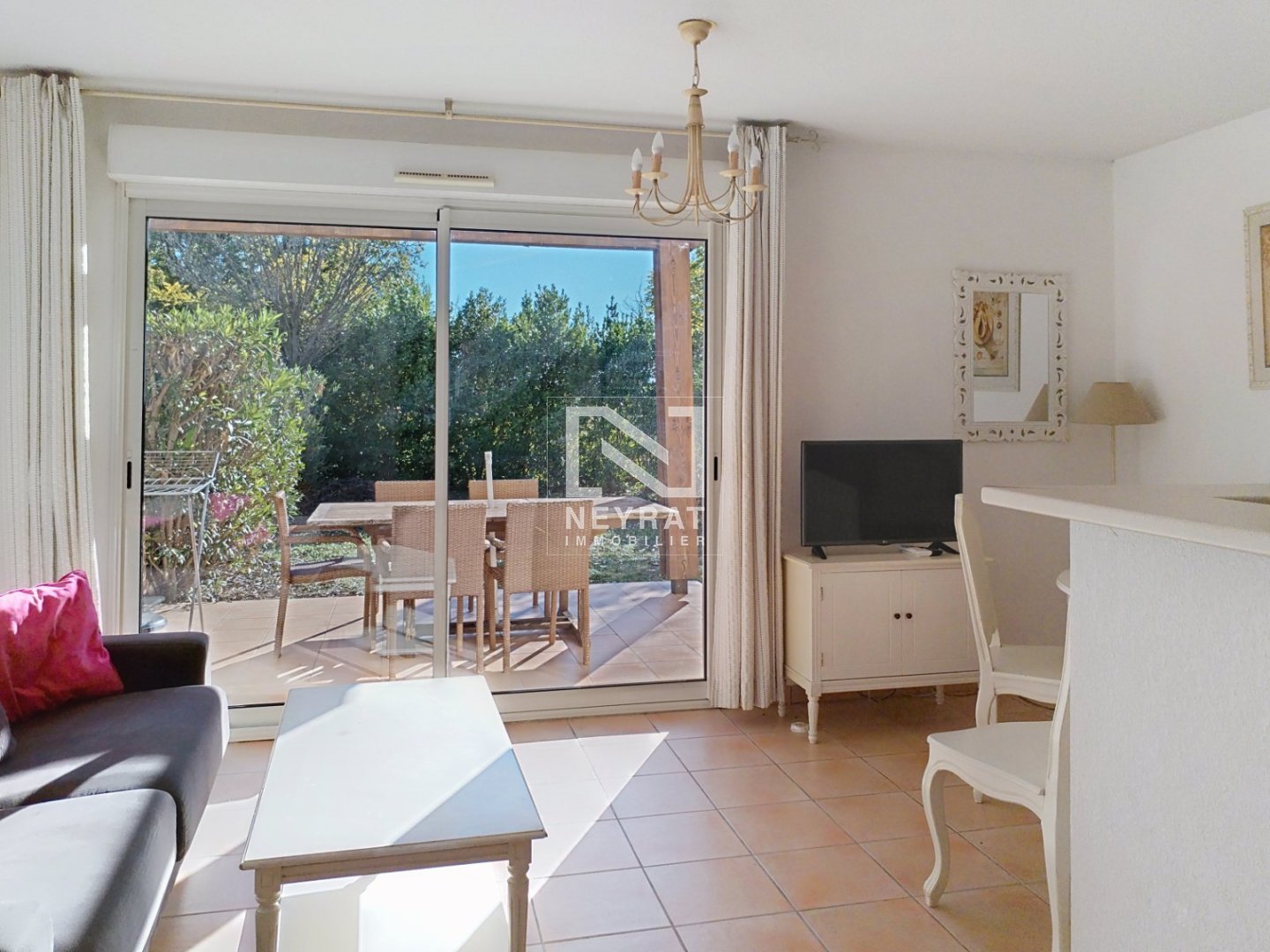 MONTAUROUX - DUPLEX AVEC JARDIN D environ 100M