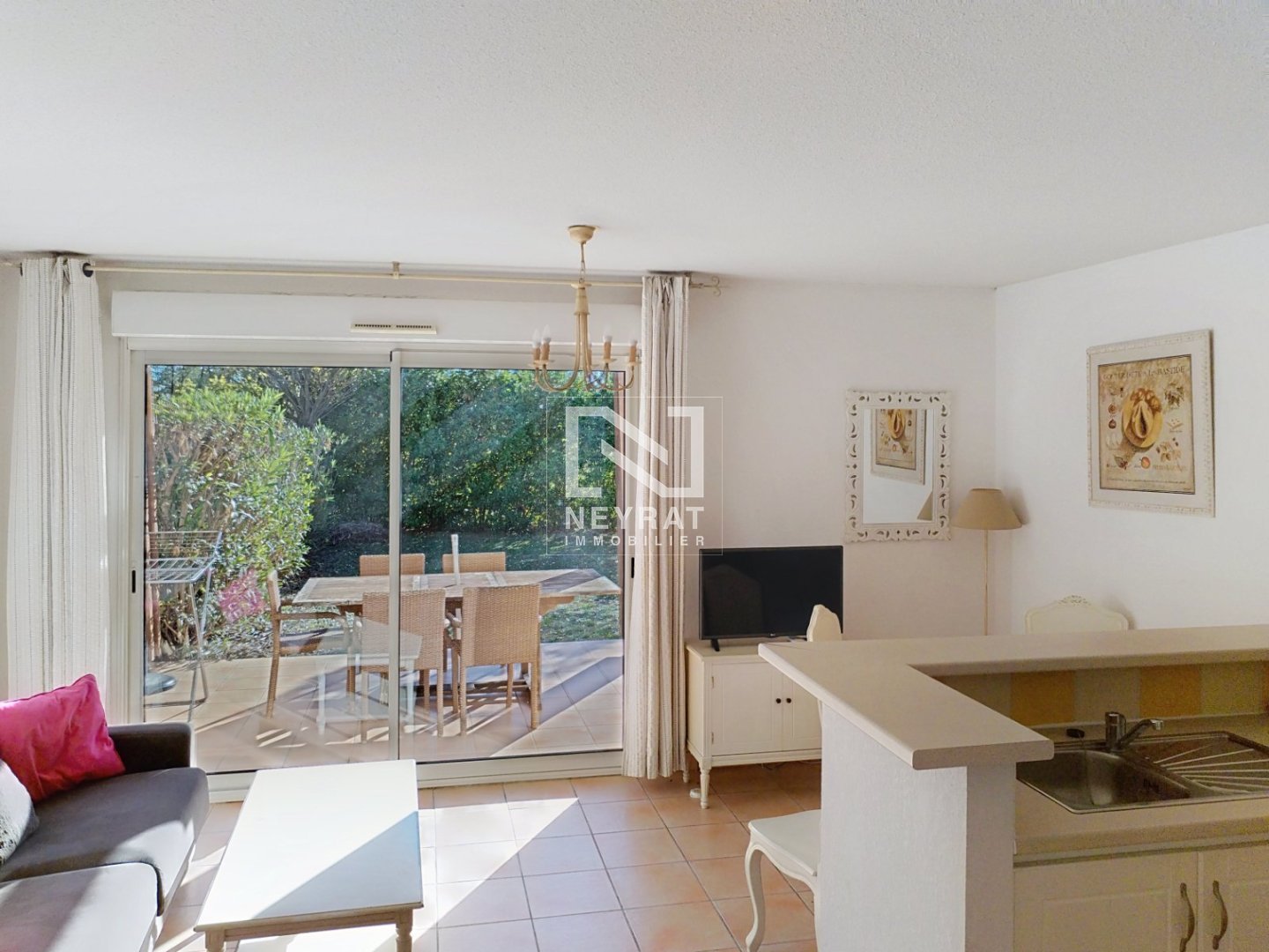 MONTAUROUX - DUPLEX AVEC JARDIN D environ 100M