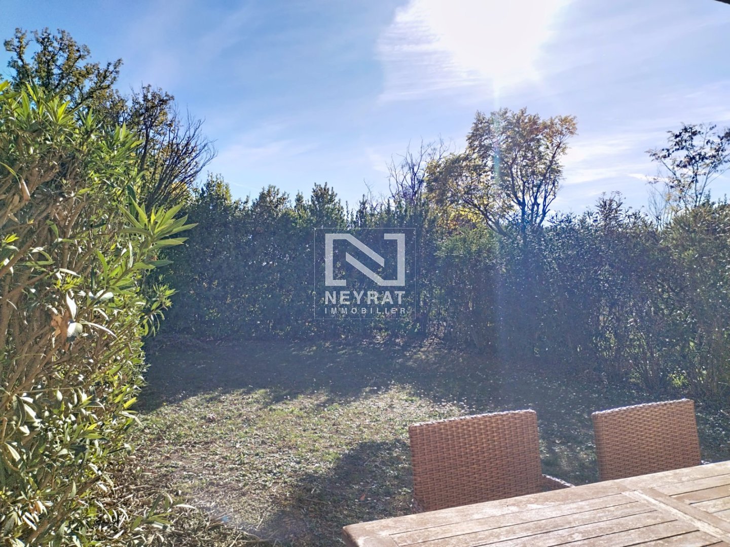 MONTAUROUX - DUPLEX AVEC JARDIN D environ 100M