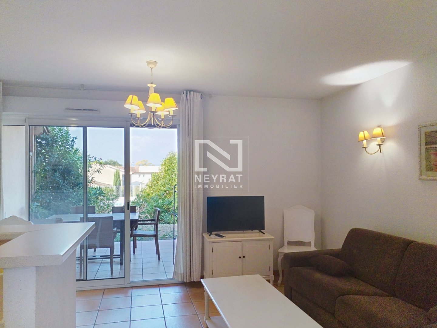 DUPLEX AVEC JARDIN DANS UNE RESIDENCE AVEC PISCINE A VENDRE - MONTAUROUX - 55.5 m2 - 255000€