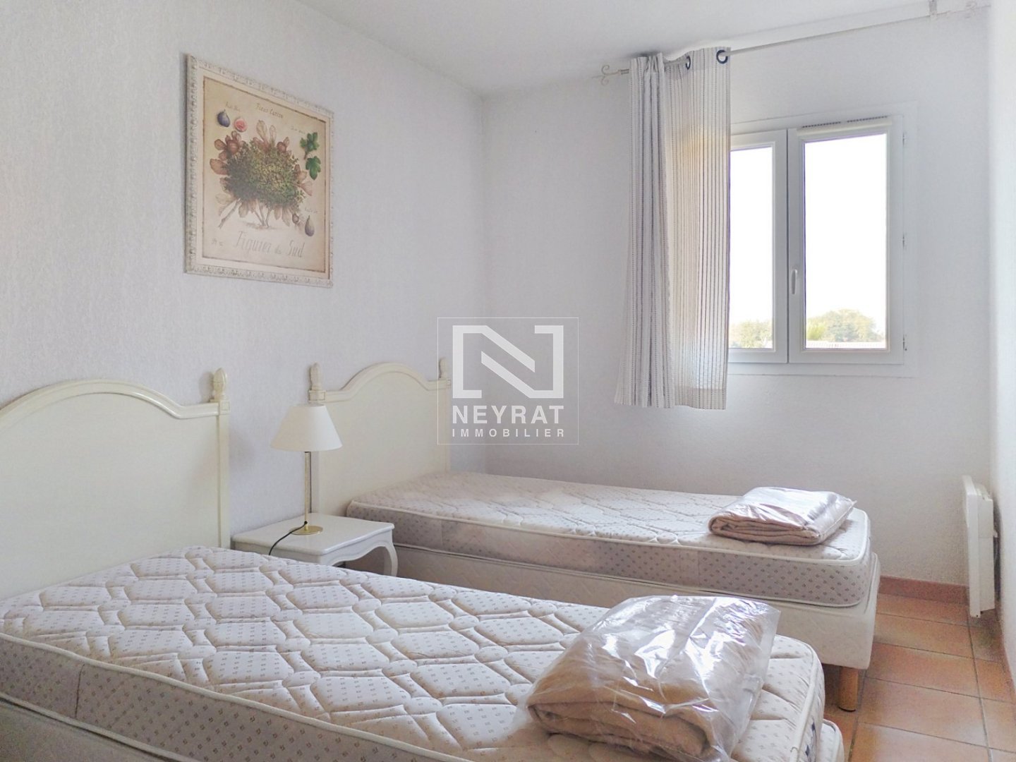 DUPLEX AVEC JARDIN DANS UNE RESIDENCE AVEC PISCINE A VENDRE - MONTAUROUX - 55.5 m2 - 255000€