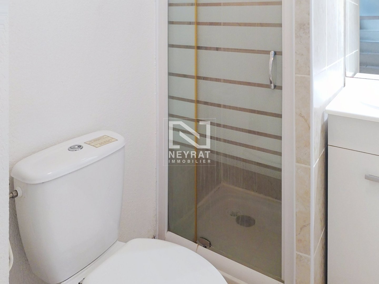 DUPLEX AVEC JARDIN DANS UNE RESIDENCE AVEC PISCINE A VENDRE - MONTAUROUX - 55.5 m2 - 255000€