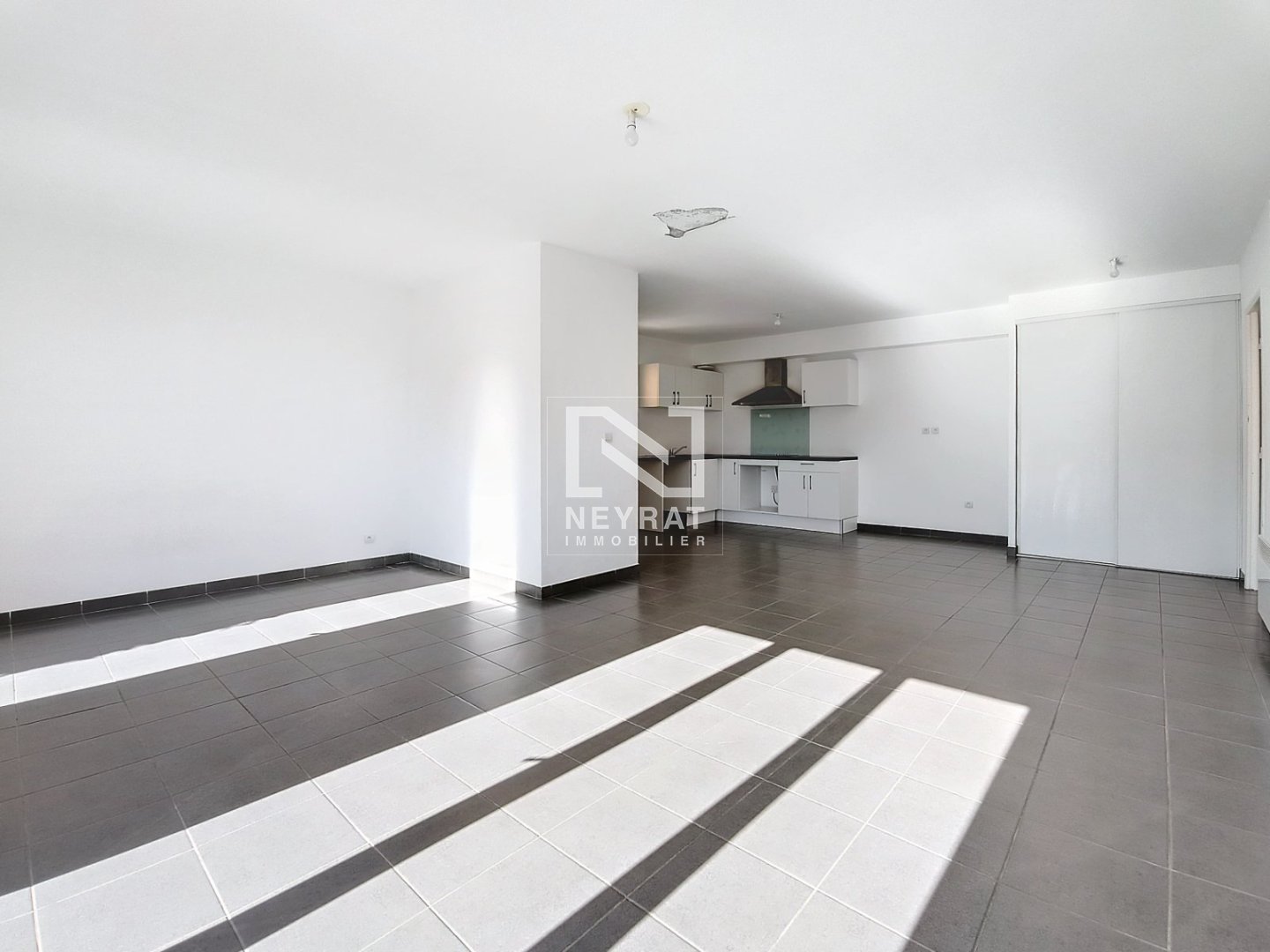 Un appartement type 3 en RDJ - ROQUEBRUNE SUR ARGENS Sainte Candie - 78.19 m2 - 320 000 €