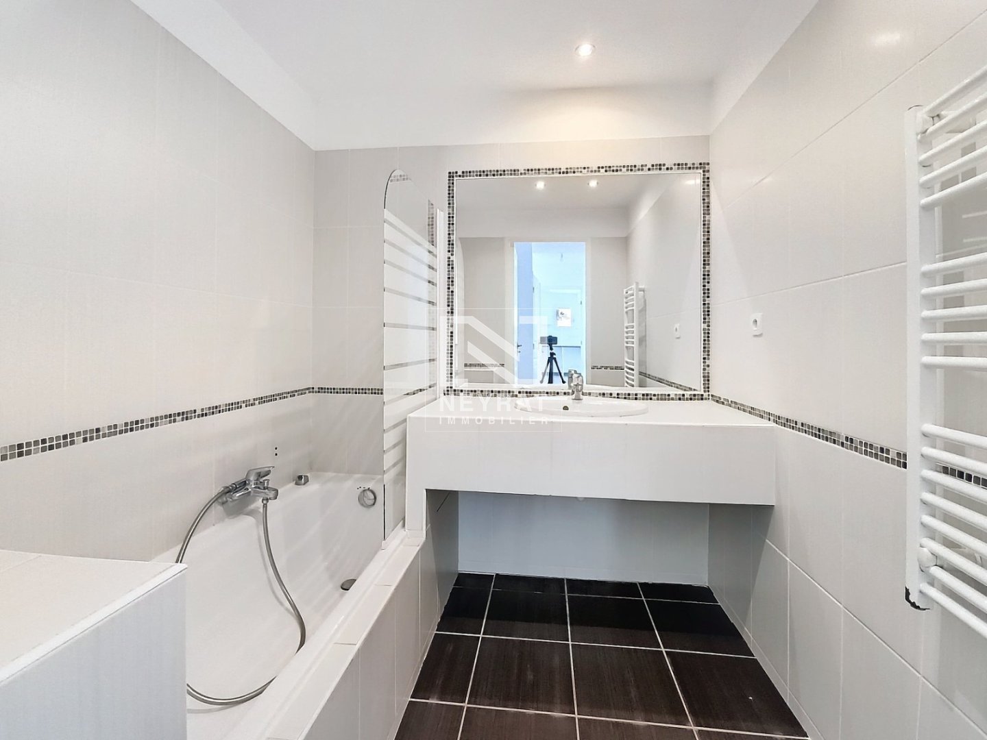 Un appartement type 3 en RDJ - ROQUEBRUNE SUR ARGENS Sainte Candie - 78.19 m2 - 320 000 €